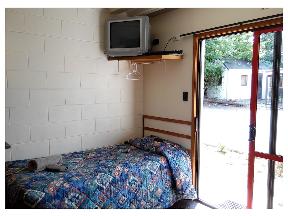 Larchwood Motel