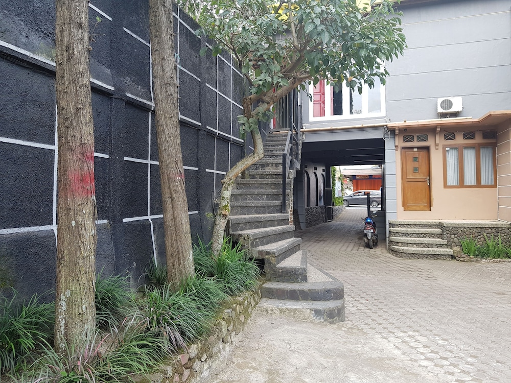 Hotel Alamanda Garut