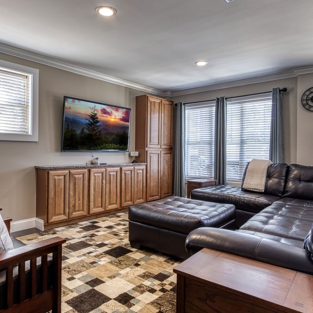 Absolutely Gorgeous Modern Comfy Retreat w Hot Tub Game Room Fire Pit view 5