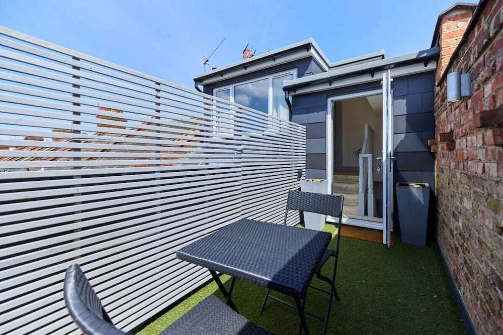 The Leghorn Quarters - Modern 3bdr With Balcony