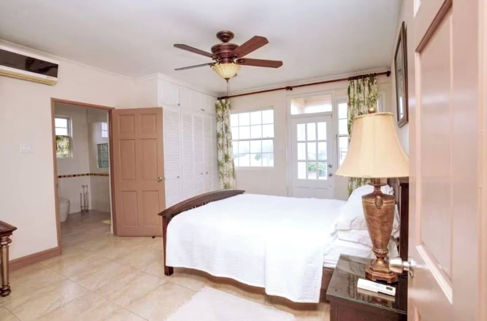 Landsdown House 5bd by Zenbreak