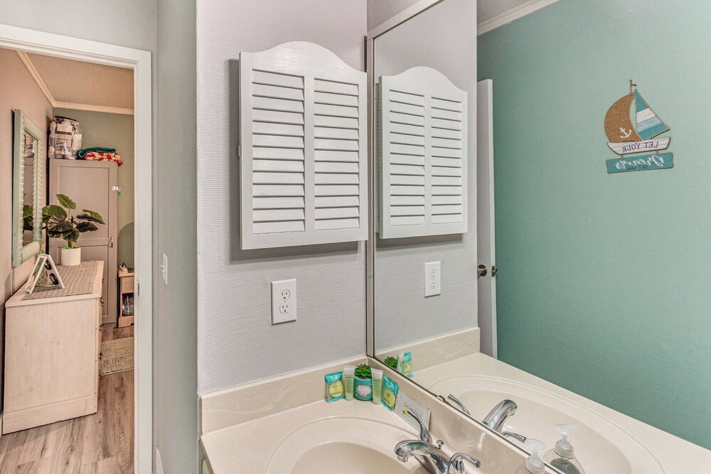 Steps to Beach: Myrtle Beach Condo w/ Resort Perks