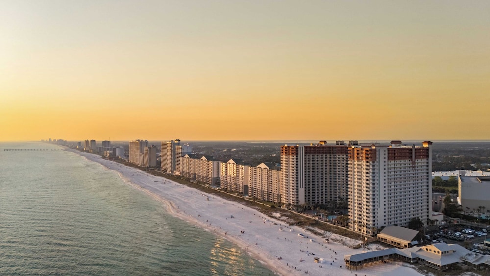 Relax at Panama City Beach Balcony, Parking, Walk to Dining