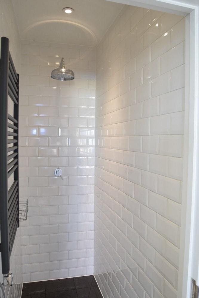 Airy Modern 1 Bed Apartment in Shoreditch