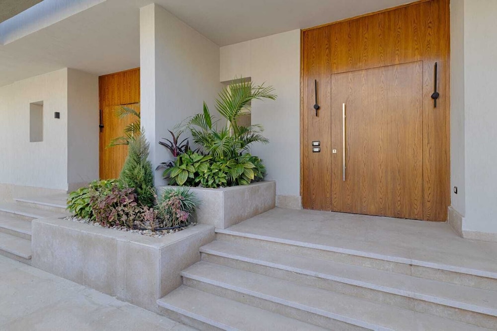 7BD Villa With Pool & Garden