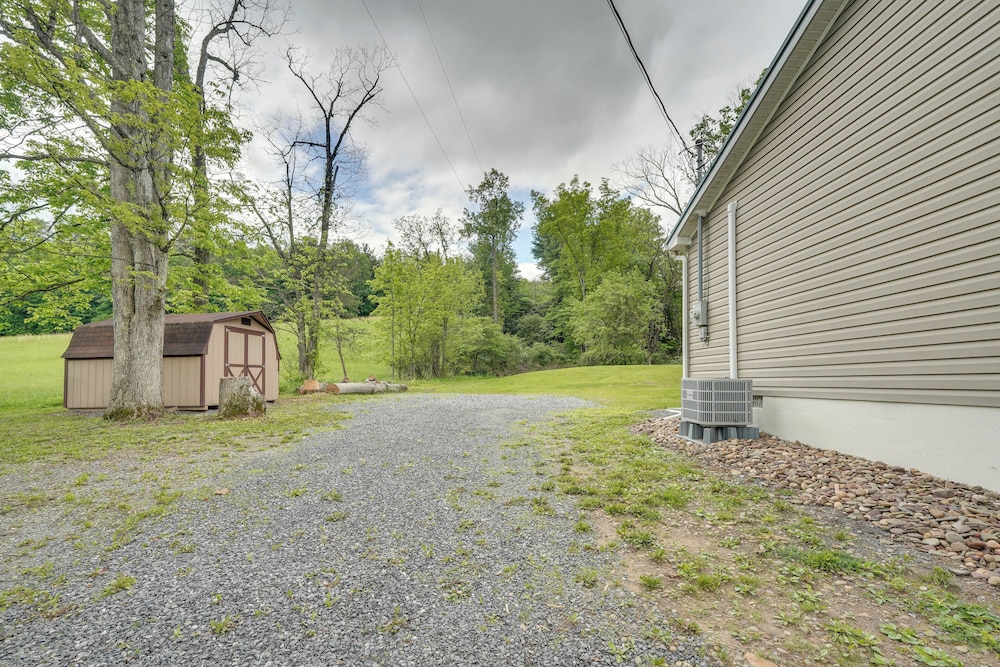 Fish, Hunt & Hike: Pet-friendly Home in Allenwood