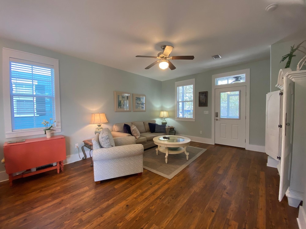 Barefoot Cottage B37 - The B's Knees
