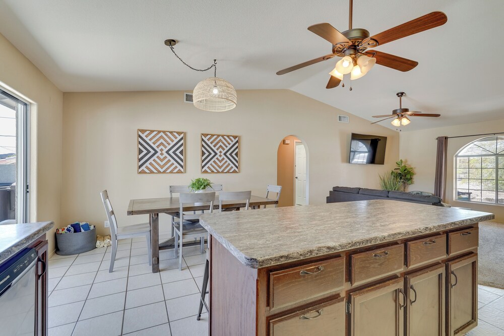 Havasu Paradise w/ Private Pool, Hot Tub & Casita!
