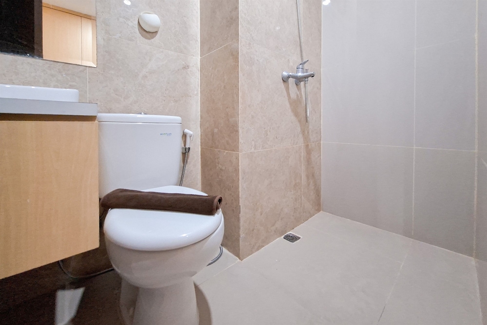 Studio Next To Mall At Transpark Bintaro Apartment view 3