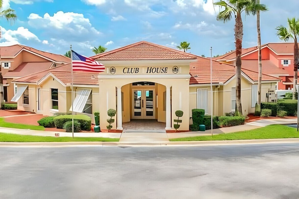 Cozy 4BR Villa w/ Priv Pool Lake Berkley Resort
