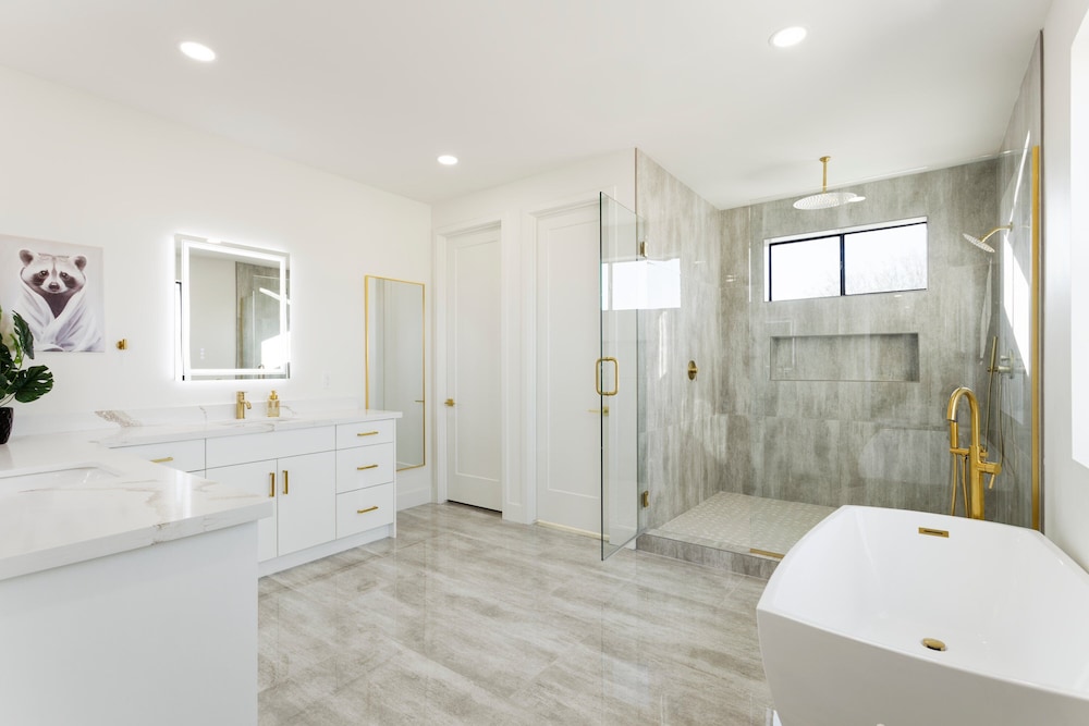 Luxe - Nouveau - Sparkling Pool - Walk to Old Town