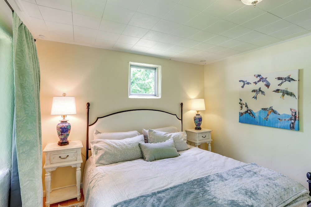 Hike On-site: Mountain-view Hideaway in Durango
