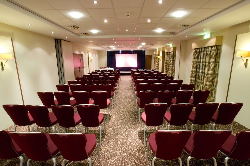 Luton Vacations - Hilton Garden Inn Luton North, United Kingdom - Property Image 11