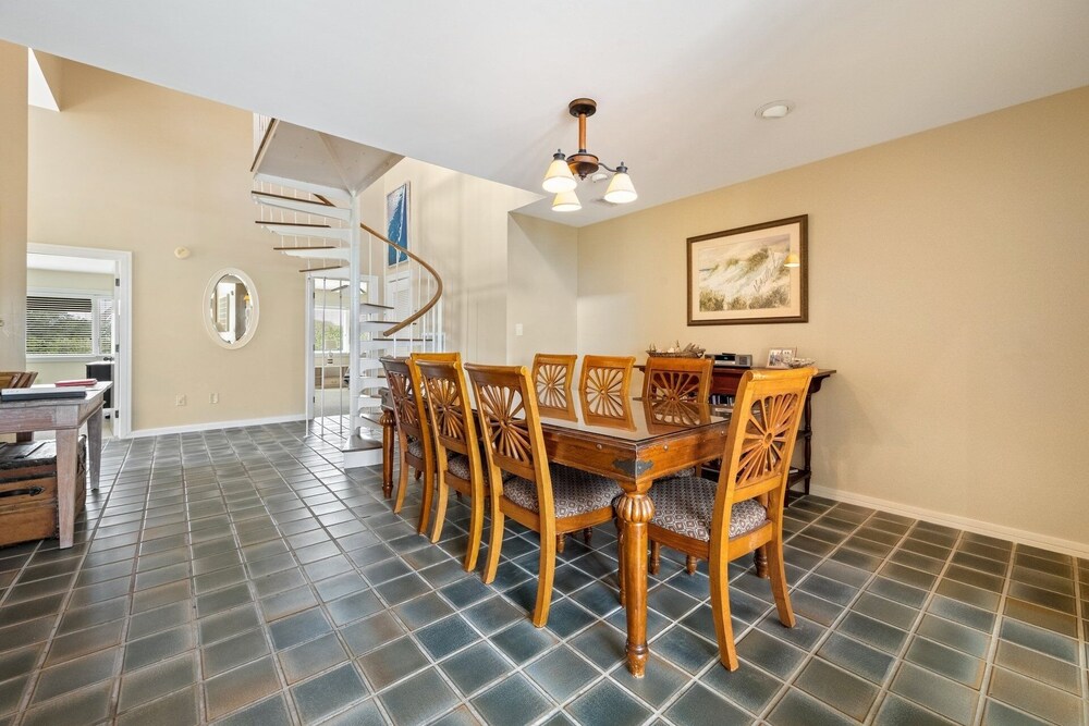 Pawleys Island Vacations - Relax And Unwind In This Terrific Oceanfront Villa With Spectacular Views 4 Bedroom Villa by RedAwning - Property Image 5