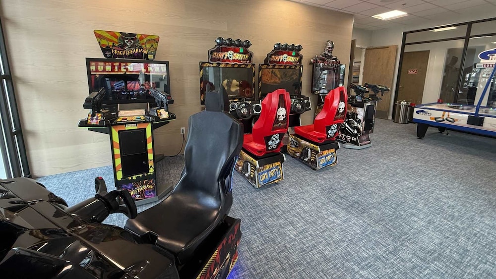Upstay: Family Retreat w Pool, Cinema & Games Room