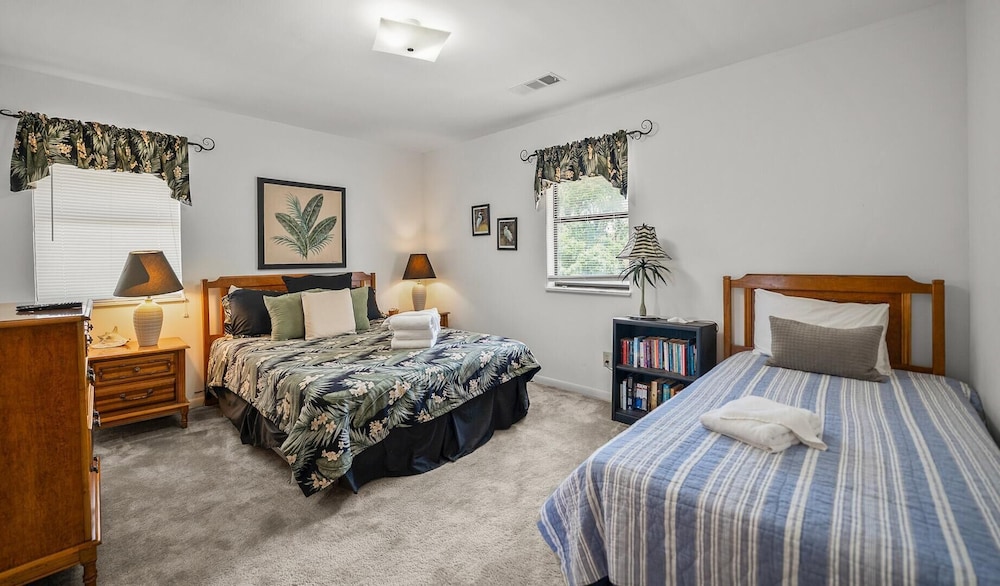 Coastal Charm With Canal Views - 419 Tarpon Blvd, Fripp Island