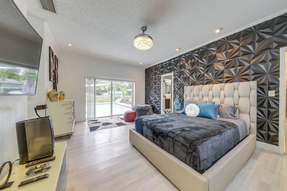 Private Oasis in West Park Near the Beach!