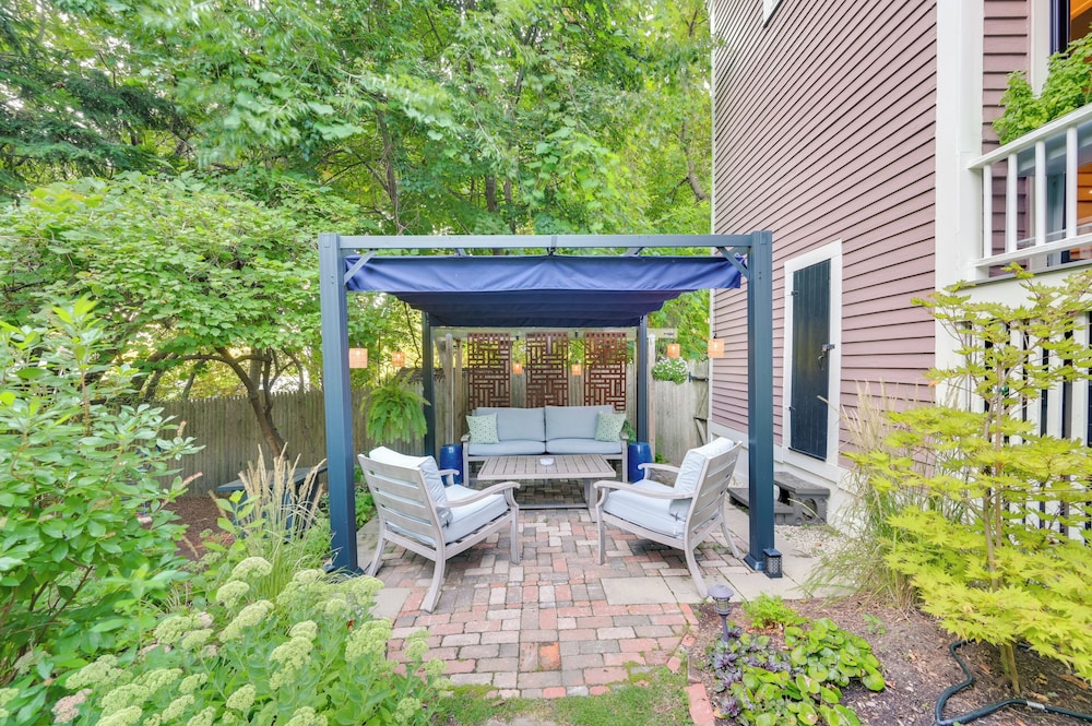 < 1 Mi to Dtwn Salem: Apt w/ Shared Patio & Yard!