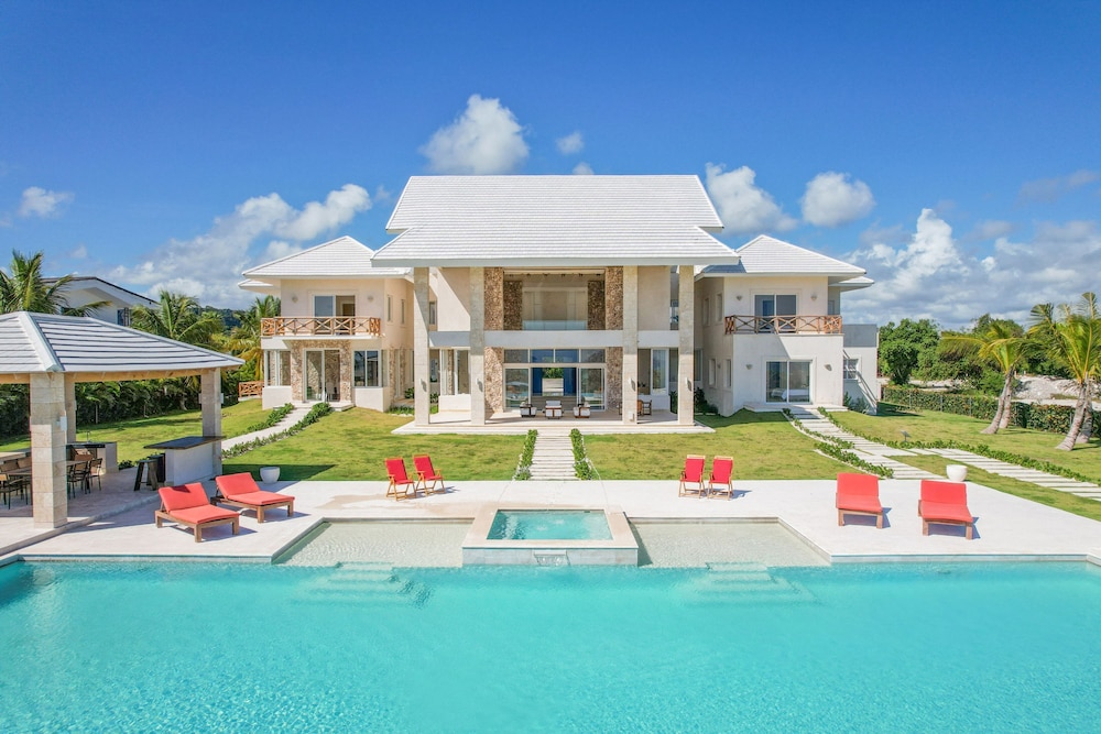 Stunning 6BR Villa With Ocean View in Cap Cana