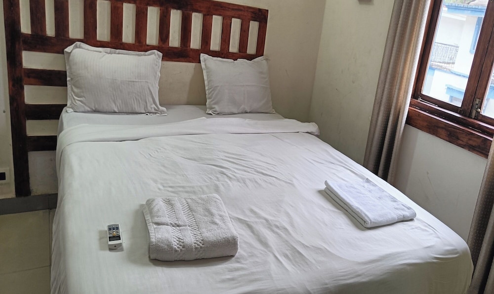 Fabhotel Park Grand Royal Palms