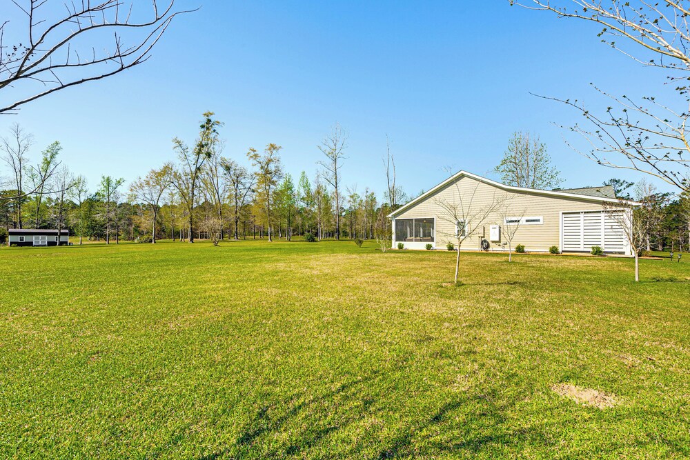 18 Mi to Fsu: Quaint Cottage on 8 Acres w/ Grill!