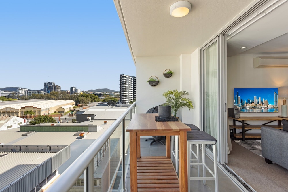 Chic 2-bed Apartment & 5 Minutes Walk to Qpac