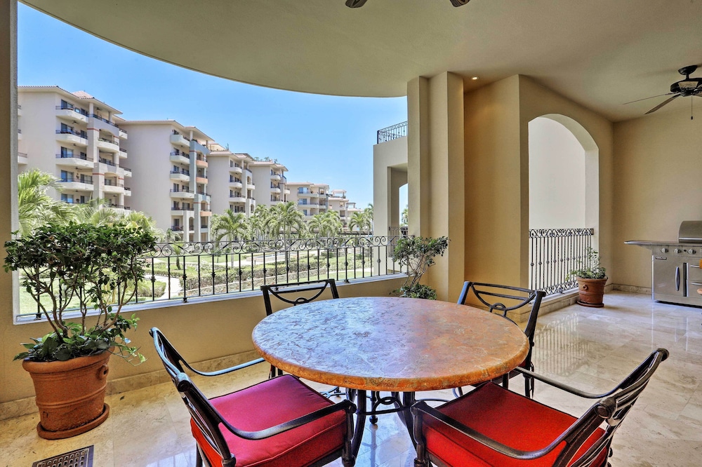 Villa La Estancia Condo: Pools, Hot Tub, & Balcony