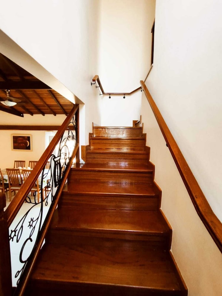 Villa Amarela
