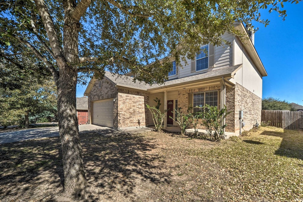 Centrally Located Kyle Home: Walk to Pool & Park!