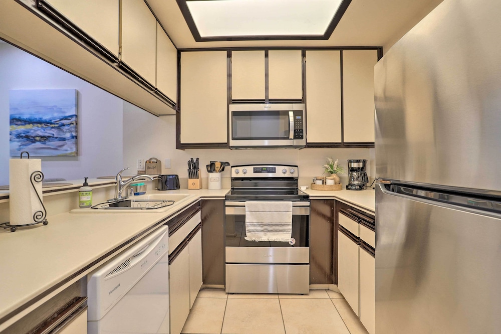 Cathedral City Condo w/ Pool & Golf Access!