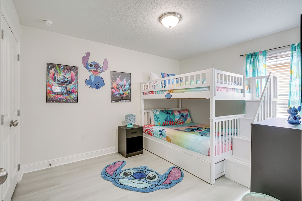 10 Mi to Wdw: Family Home w/ Game Room & Pool!