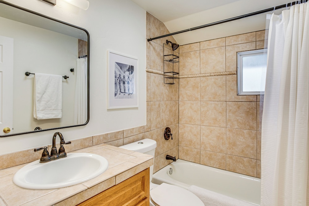 Par & Powder: Avon Haven w/ Golf & Ski Access!