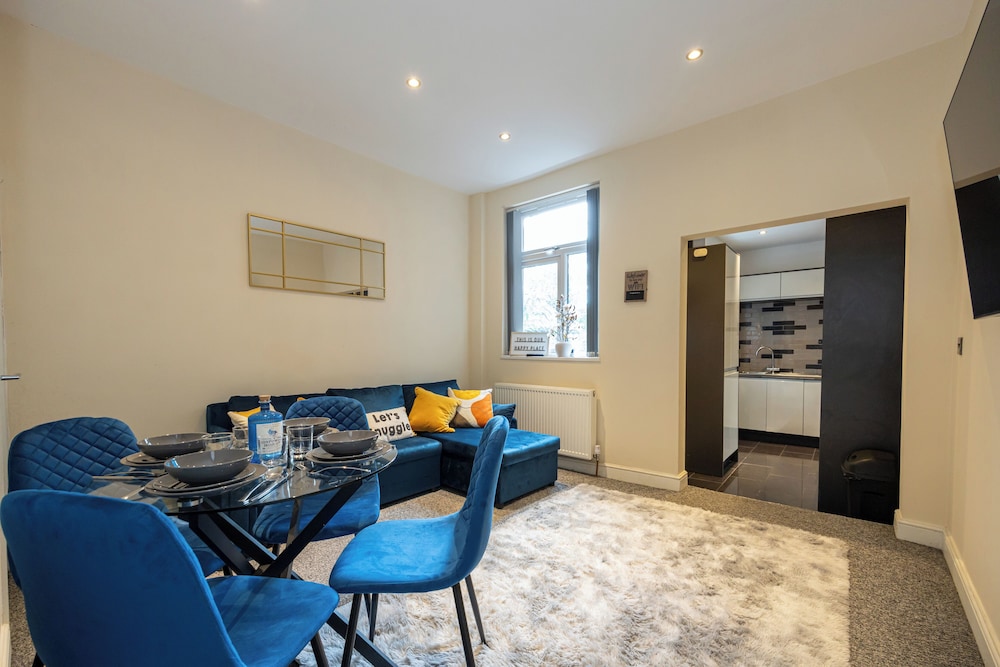 Cosy 4 Bed Townhouse Near Keele University and Royal Stoke Hospital
