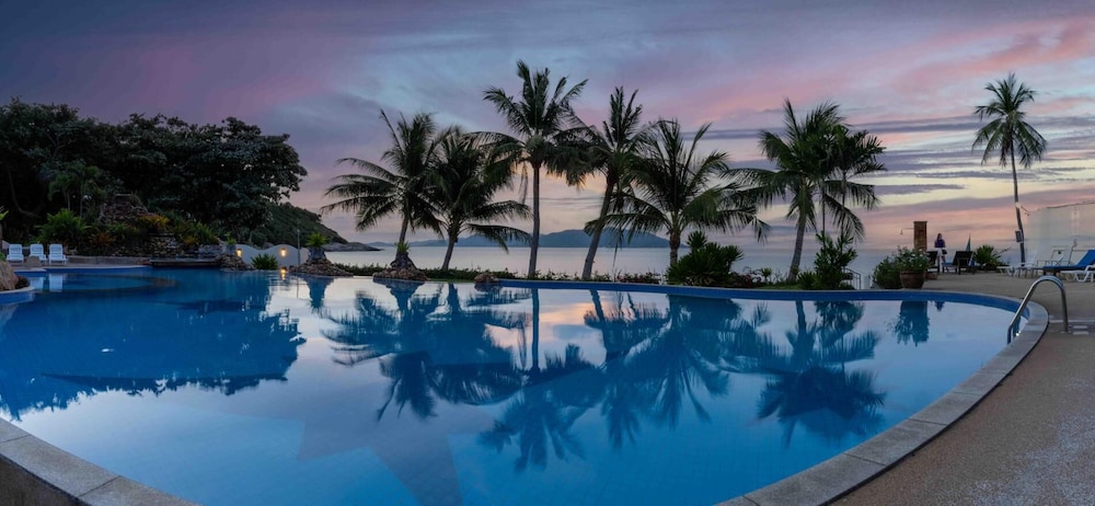 4Bed PoolVillaSteps from the Beach KBR34