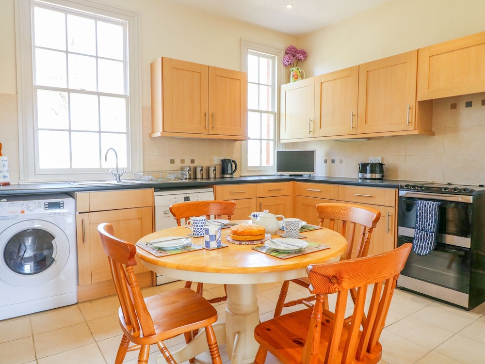 South Lodge - Longford Hall Farm Holiday Cottages view 4