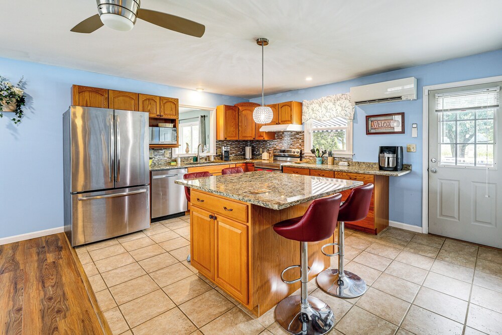 Getaway on 1/2 Acre w/ Deck in Georgetown