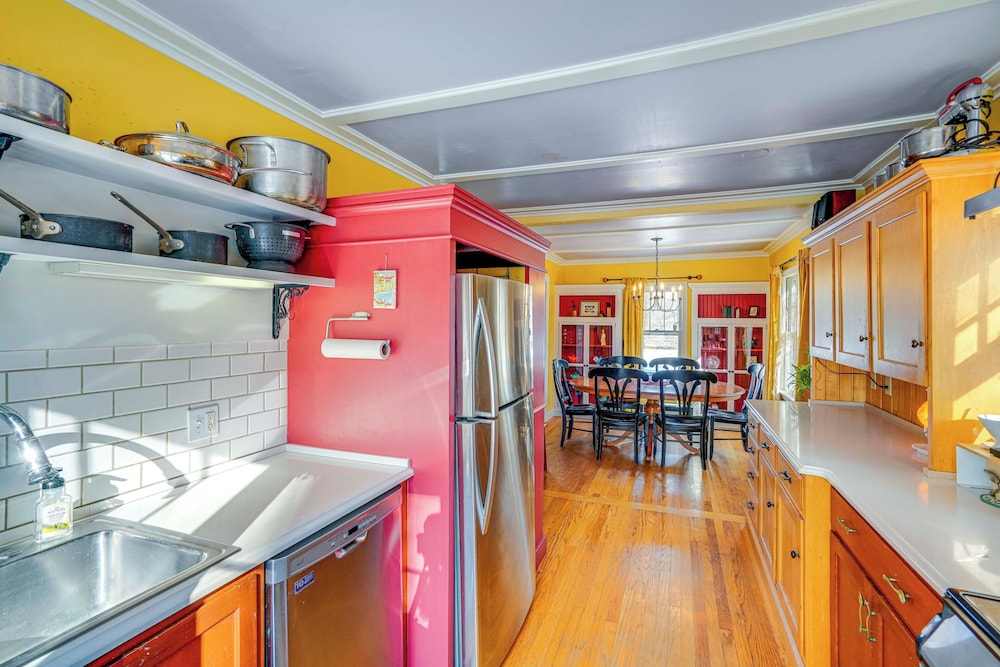 1 Mi to Dtwn: Beautiful Home in Williamstown!