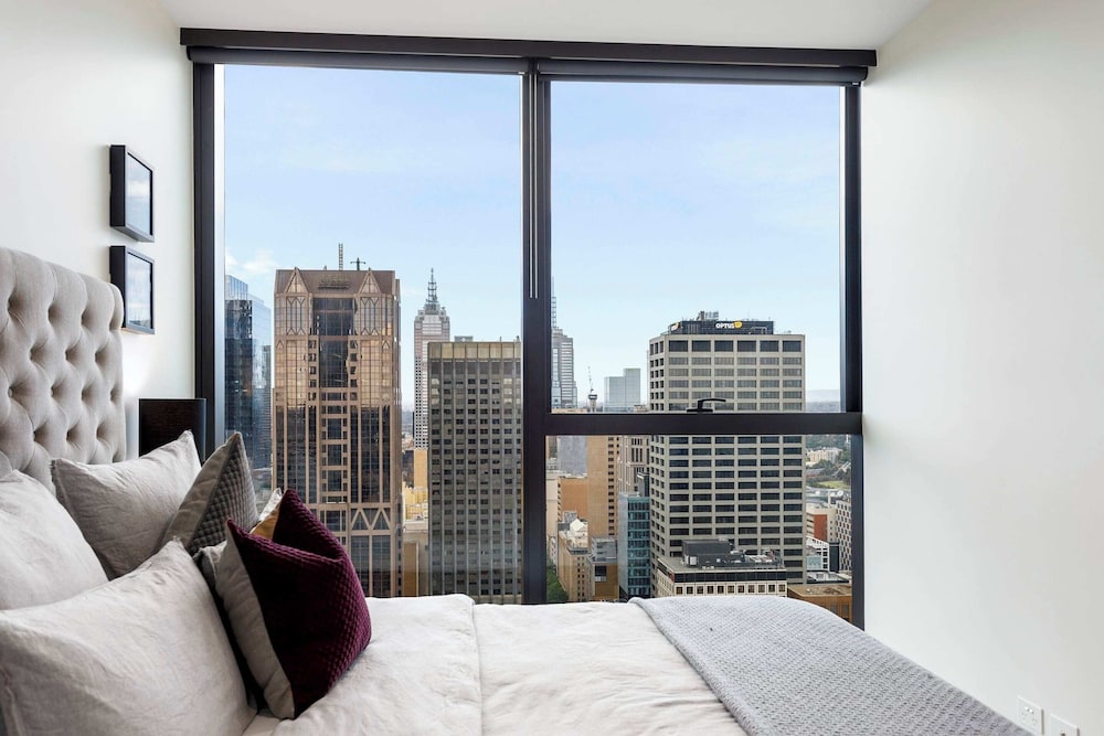 Luxuria Apartments - Collins House