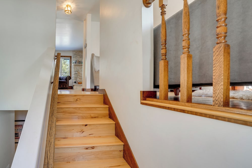 3 Mi to Colgate Lake: Mtn-view Home, Deck + Grill!