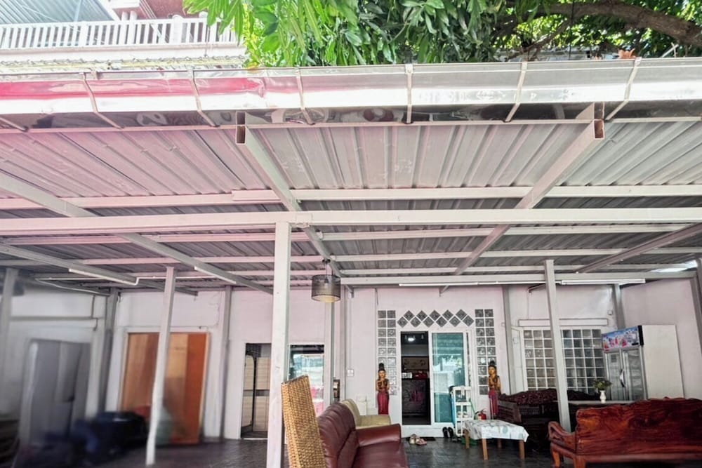 Sunshiny-BB Hostel near Punnavithi BTS station