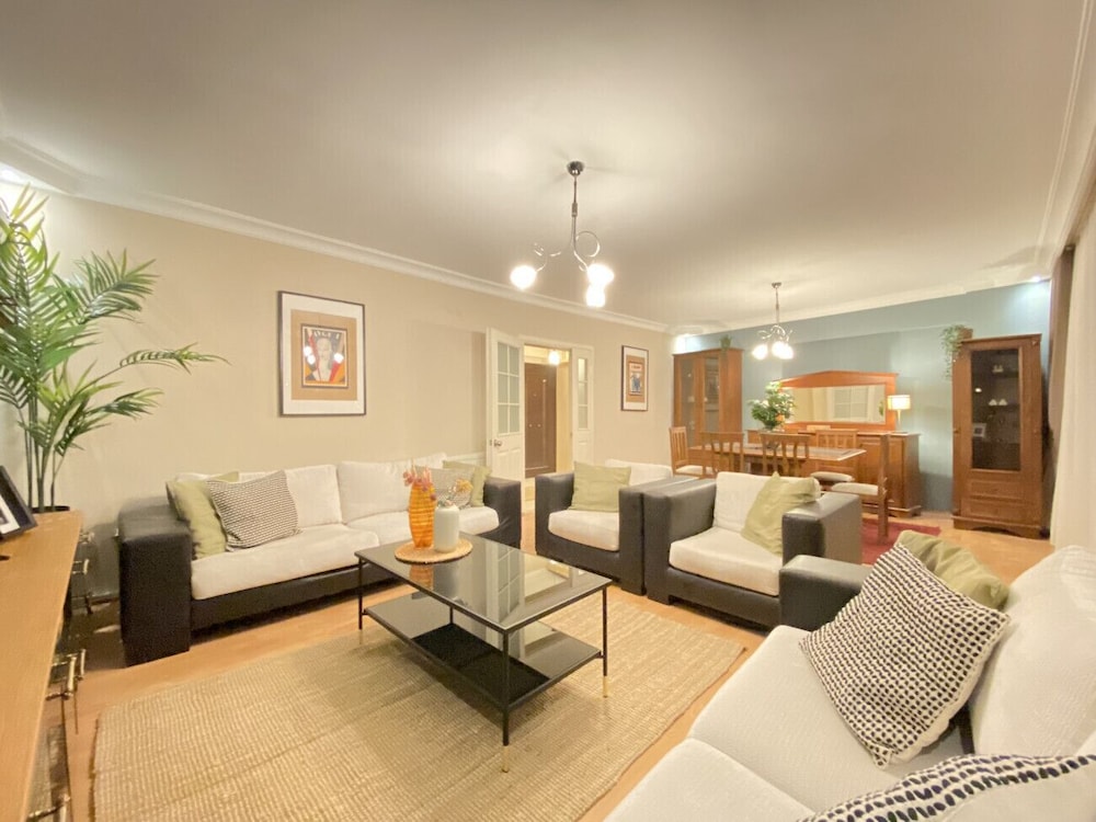 Missafir Sleek Flat in Nisantasi With Terrace