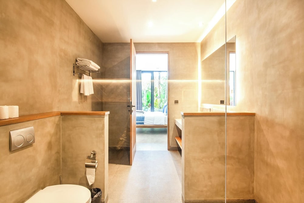 Elegant 5BR Villa Beach at 200m Canggu view 4