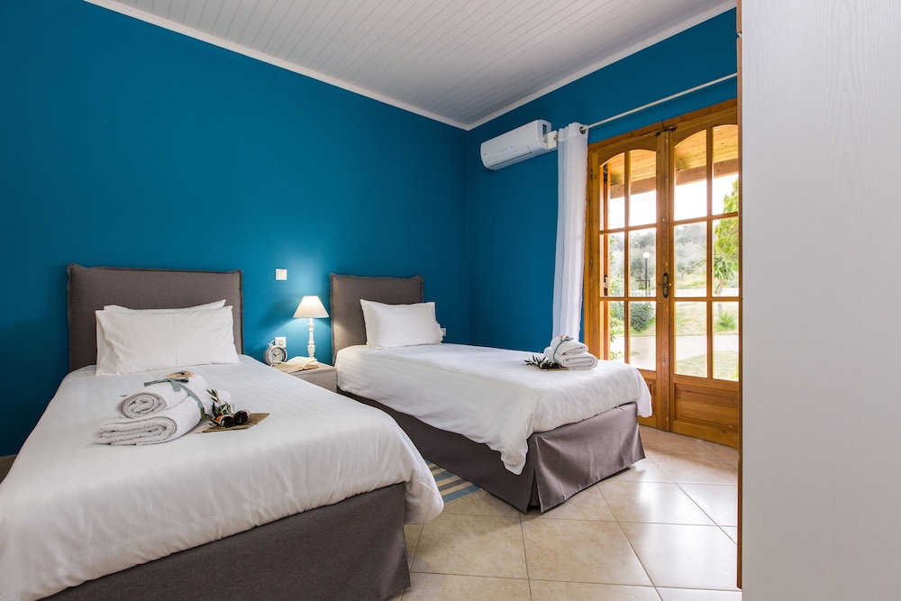 Villas Lefkothea