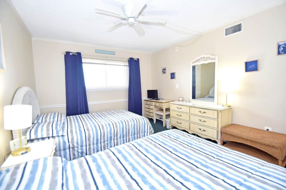 Towers 402 2 Bedroom Condo by RedAwning view 4