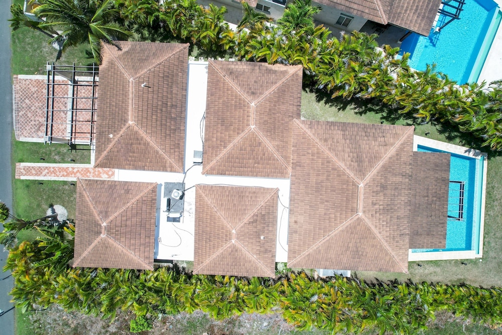 Luxury Golf Villa in Bavaro Cocotal Palma Real Pool Jacuzzi Staff