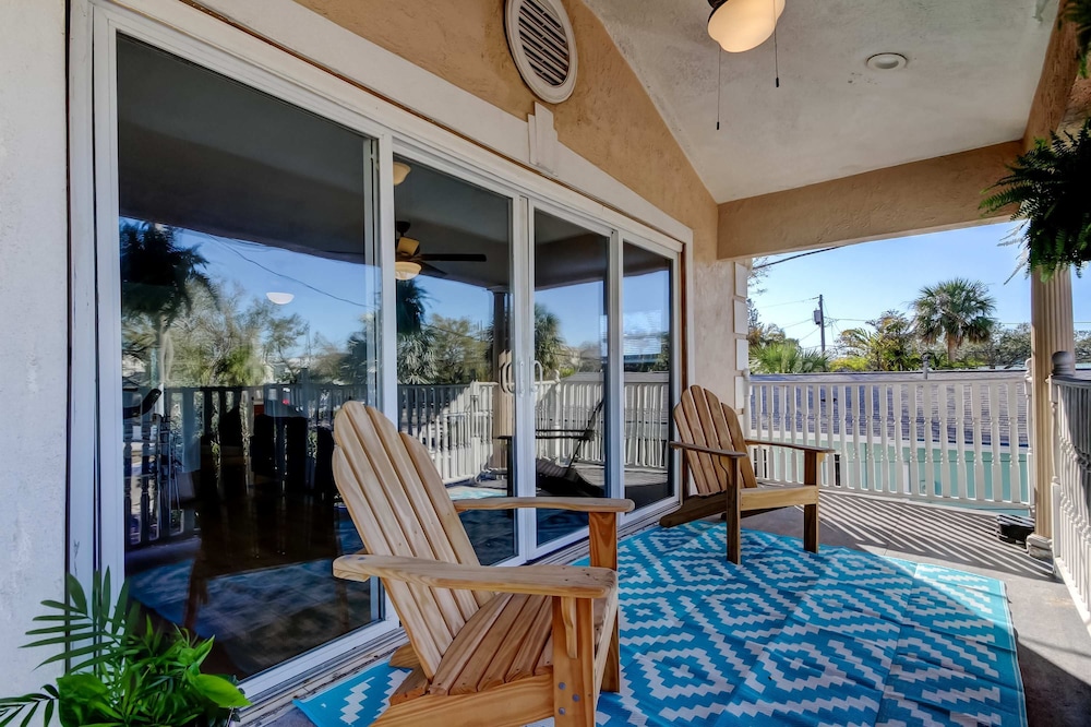 Simple Rooftop Gem 2 Blocks 2 Beach Pets Allowed