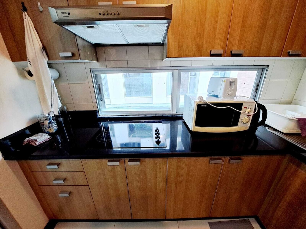 2D - 3 Bedroom Downtown Apartment With Shared Pool