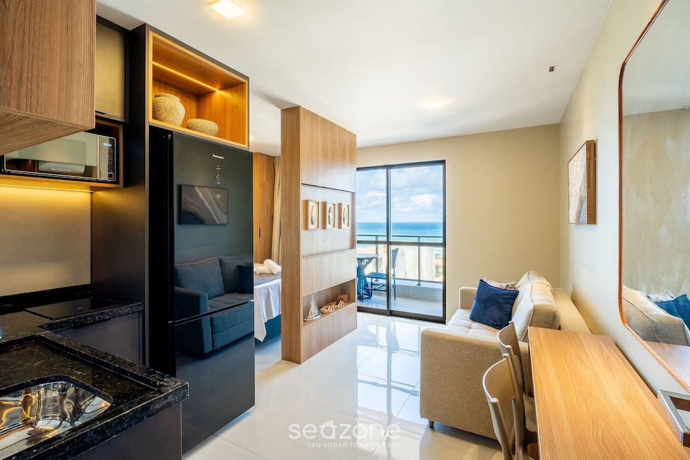 Stay Just Steps From Itapua Beach, With Pool and gym - RGF