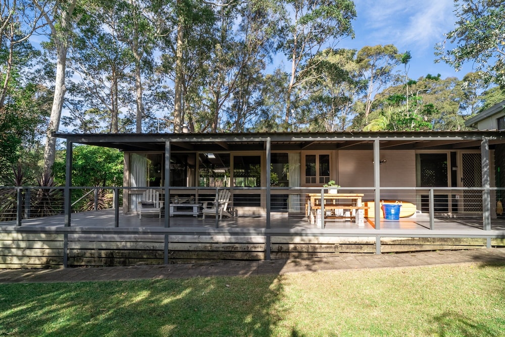 Secluded 3-bed Retreat Moments to the Beach