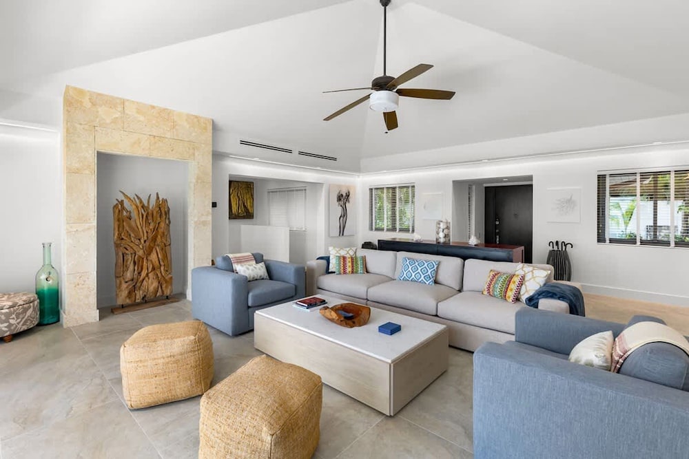 Newly Renovated Notos Cove Villa Property